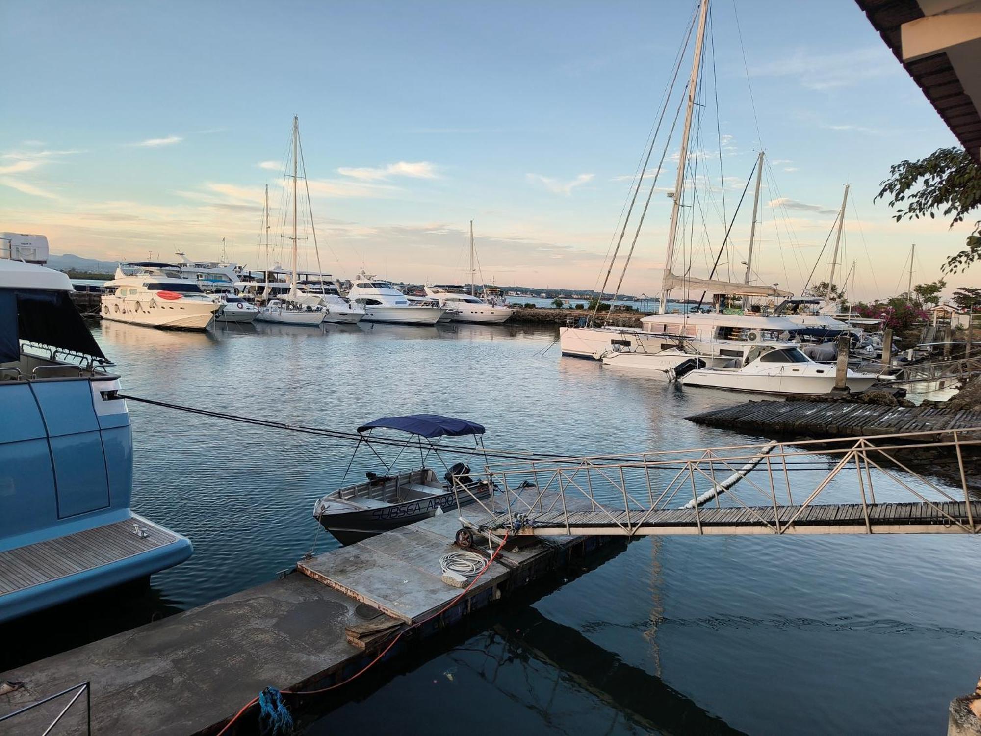 Stay And Fly At Amani Grand Resort Residences Lapu-Lapu City Eksteriør billede