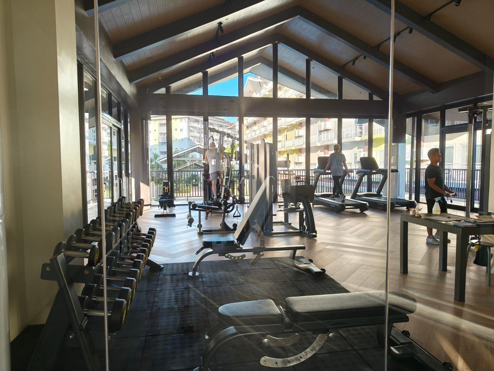 Stay And Fly At Amani Grand Resort Residences Lapu-Lapu City Eksteriør billede